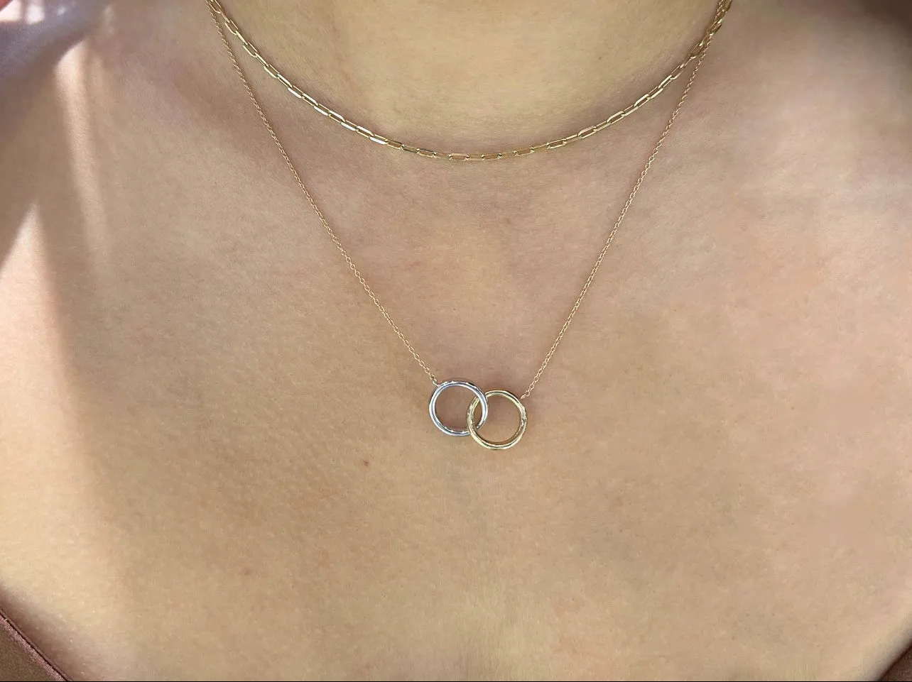 10K Gold Interlocking Circle Necklace