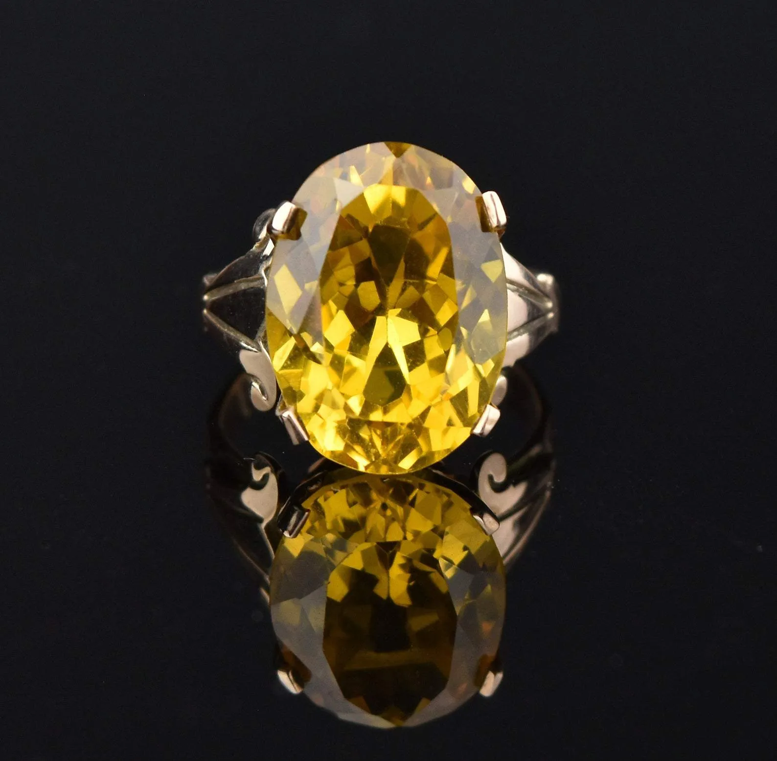 14K Gold Vintage Yellow Sapphire Ring