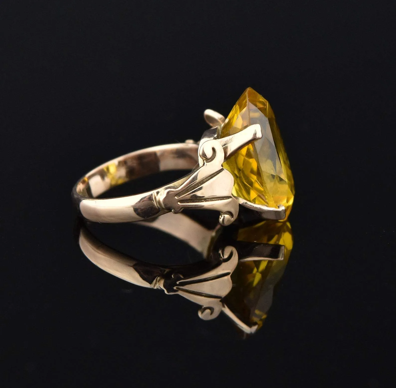 14K Gold Vintage Yellow Sapphire Ring