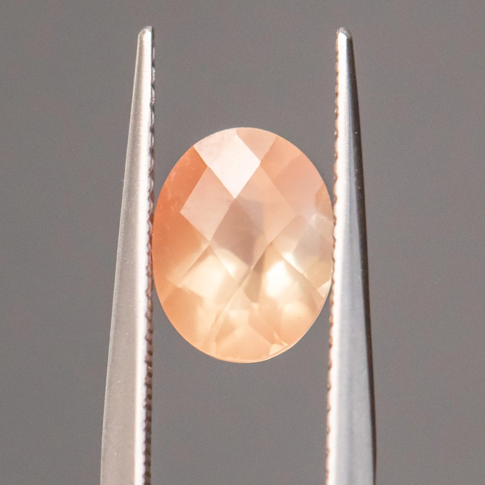 1.87CT OVAL OREGON SUNSTONE, SOFT PEACH CREAM, 9.05X7.01MM