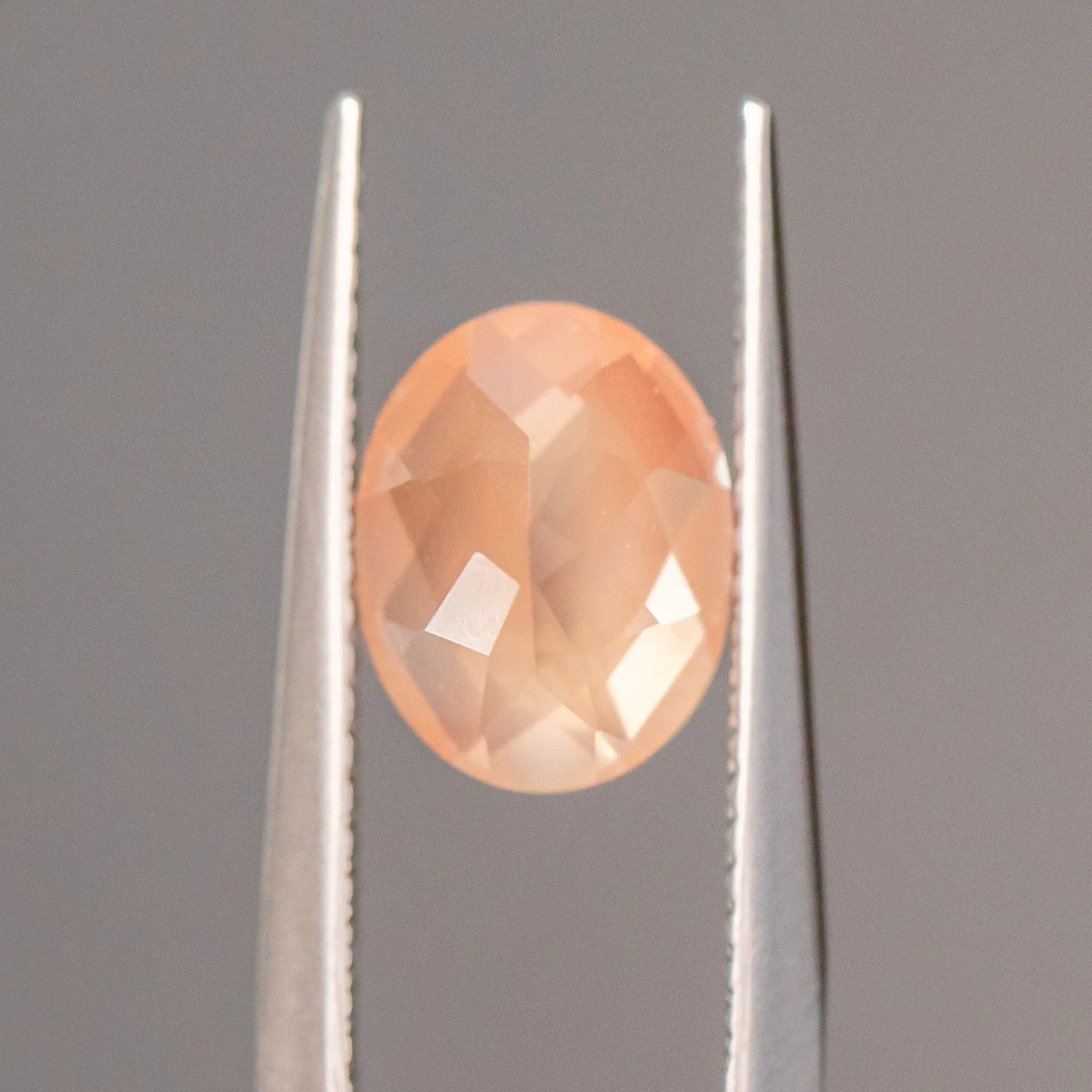 1.87CT OVAL OREGON SUNSTONE, SOFT PEACH CREAM, 9.05X7.01MM