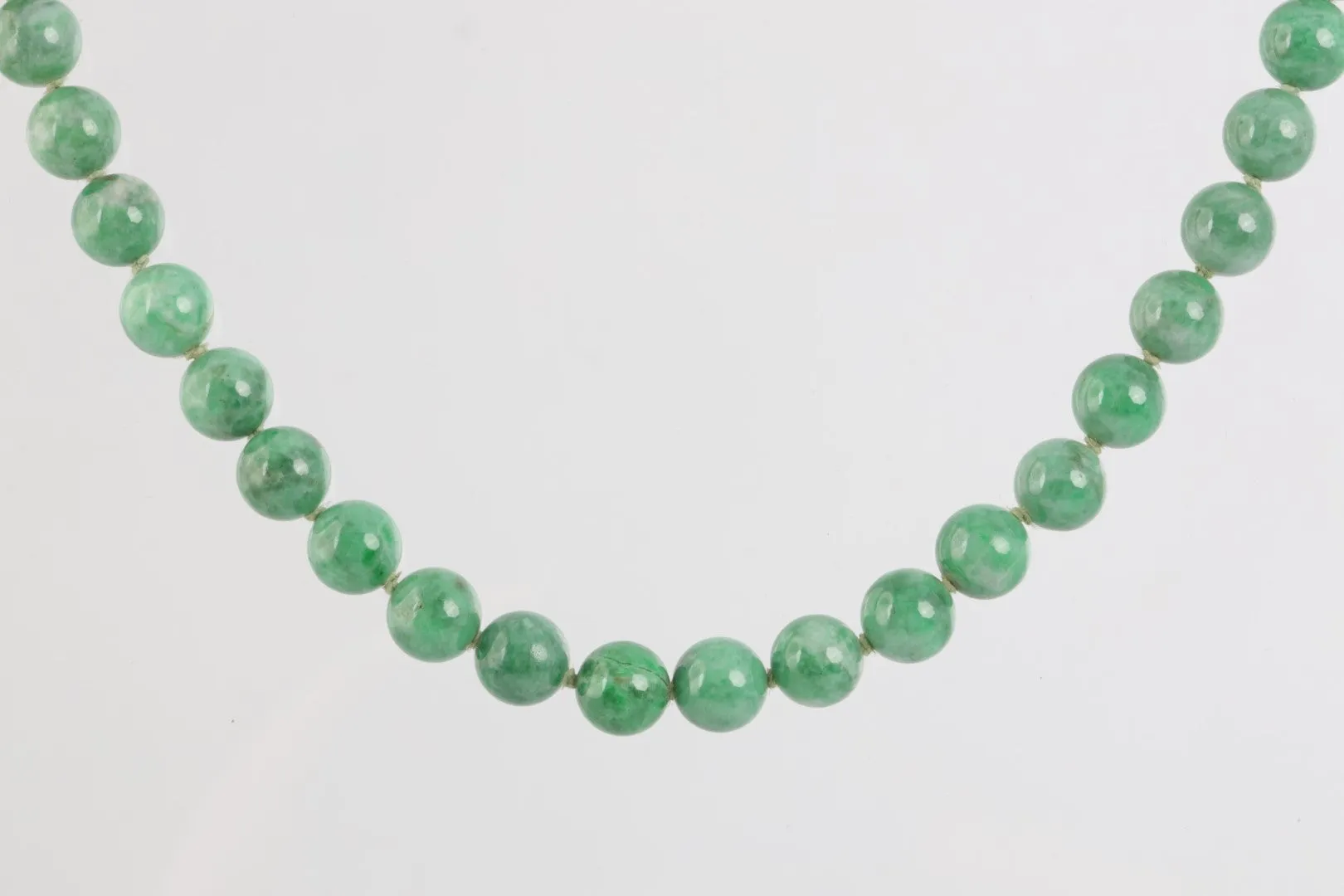 19.5" 14k Yellow Gold Jade Bead Necklace (62.48g.)