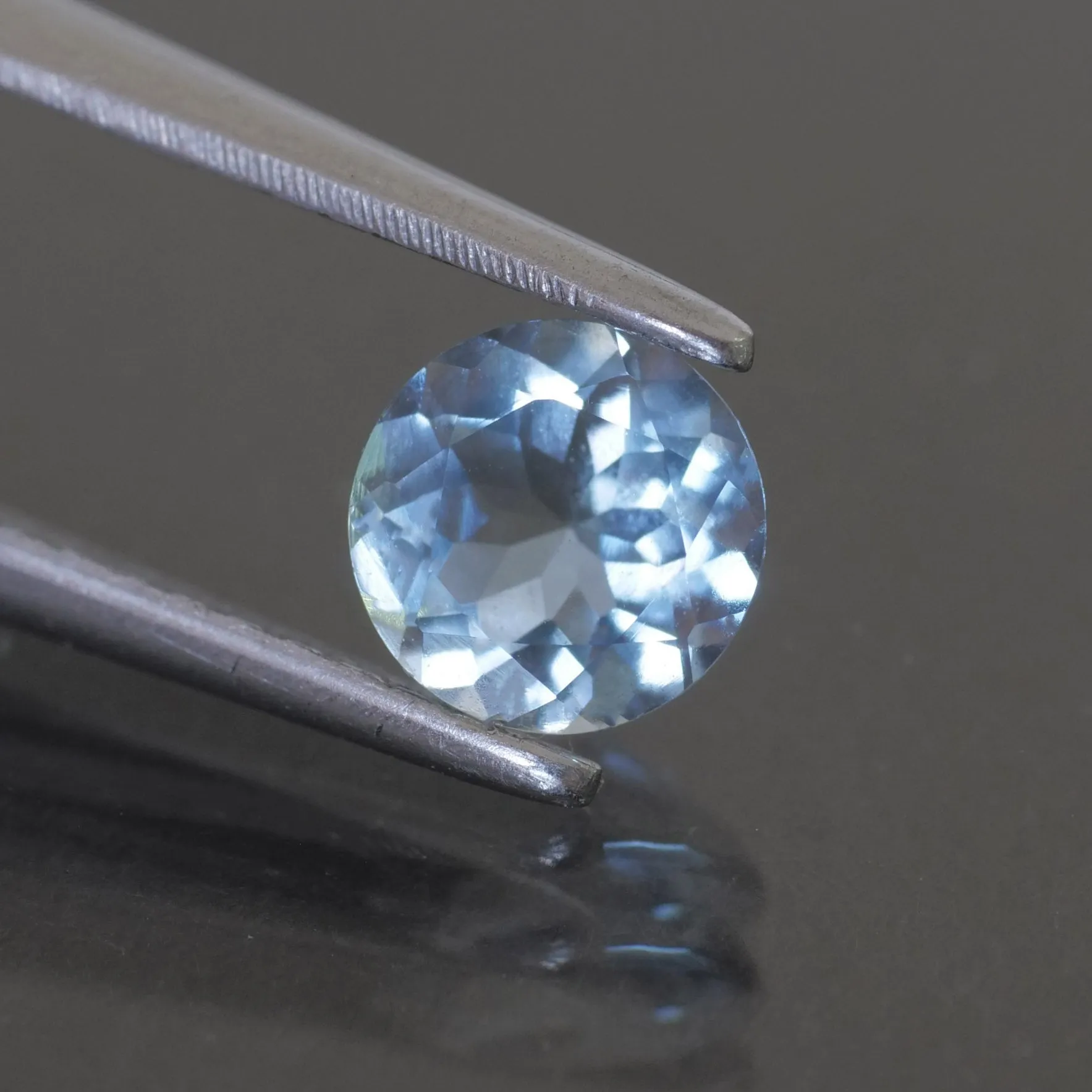 Aquamarine | round cut 5mm, 0.5ct. VVS clarity