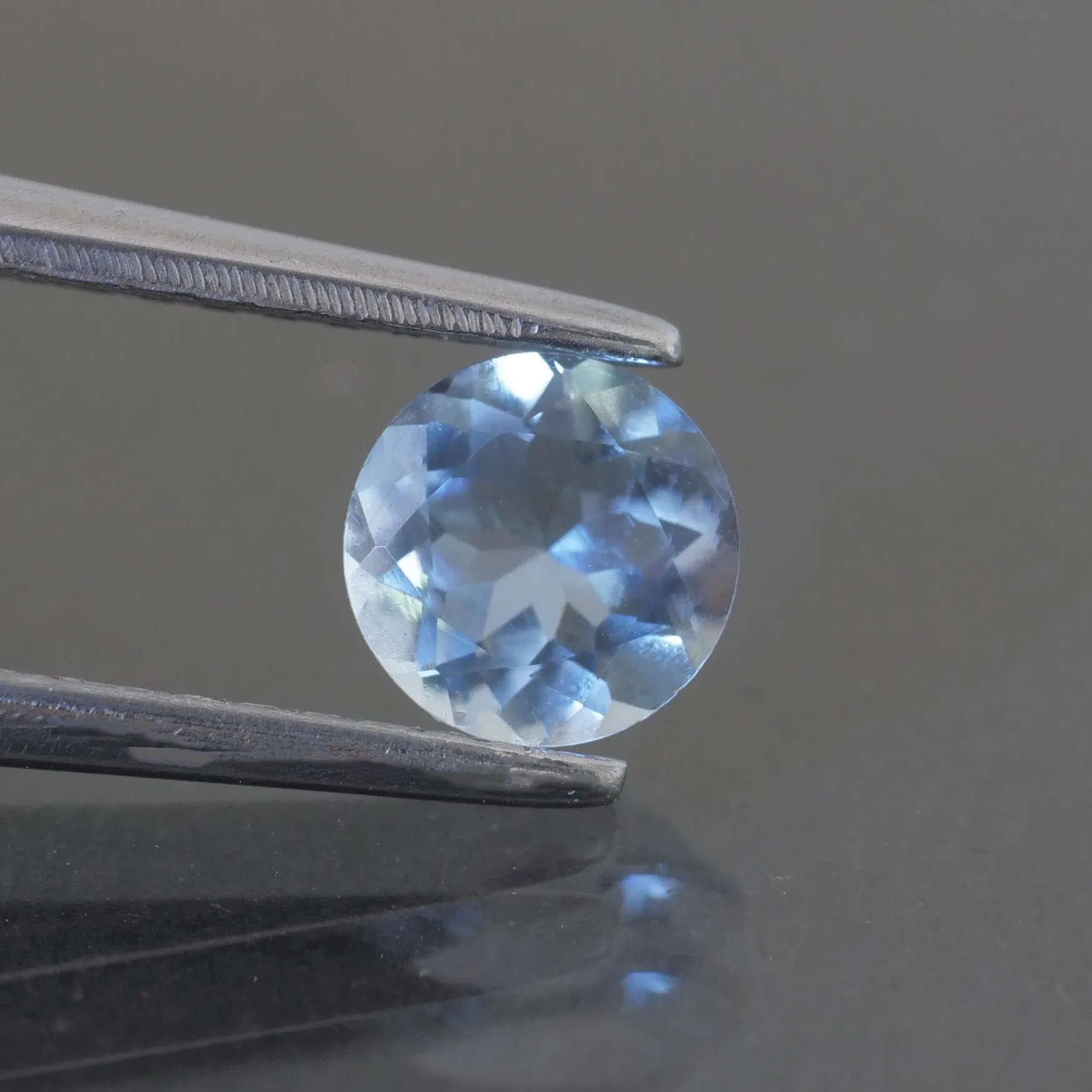 Aquamarine | round cut 5mm, 0.5ct. VVS clarity