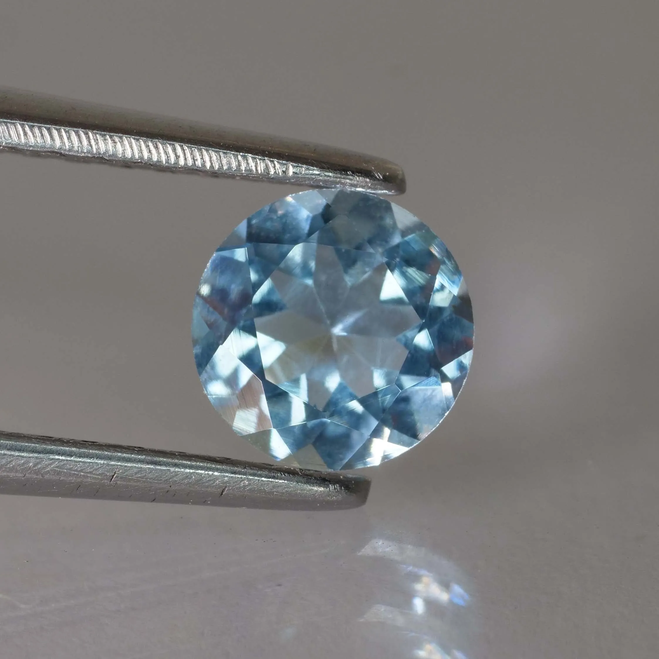 Aquamarine | round cut 5mm, 0.5ct. VVS clarity