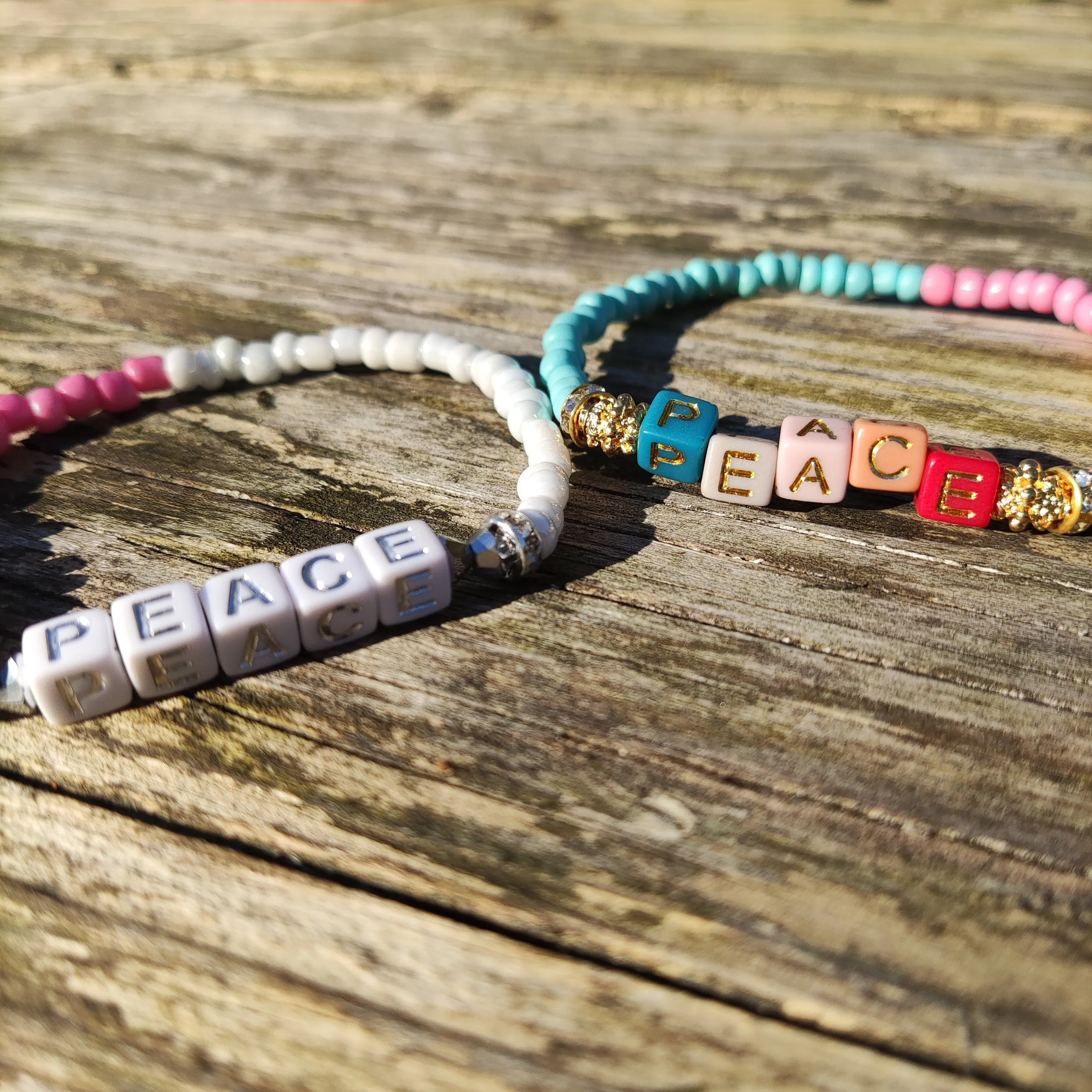 ARMBAND BOHO "PEACE" WEISS/SILBER PINK