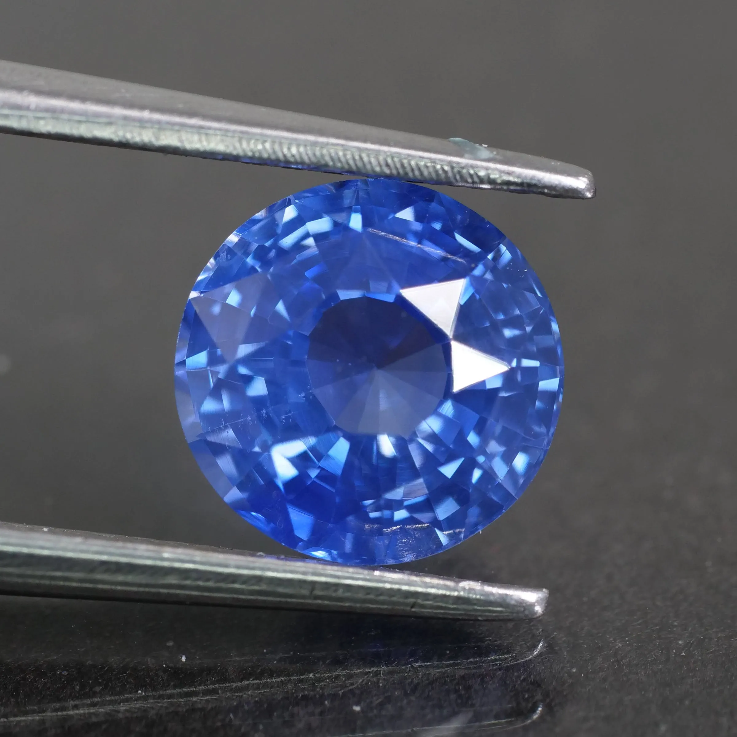 Blue Sapphire | IGI certified | natural, round cut 7.5* mm, VS, 2.3ct*, Ceylon