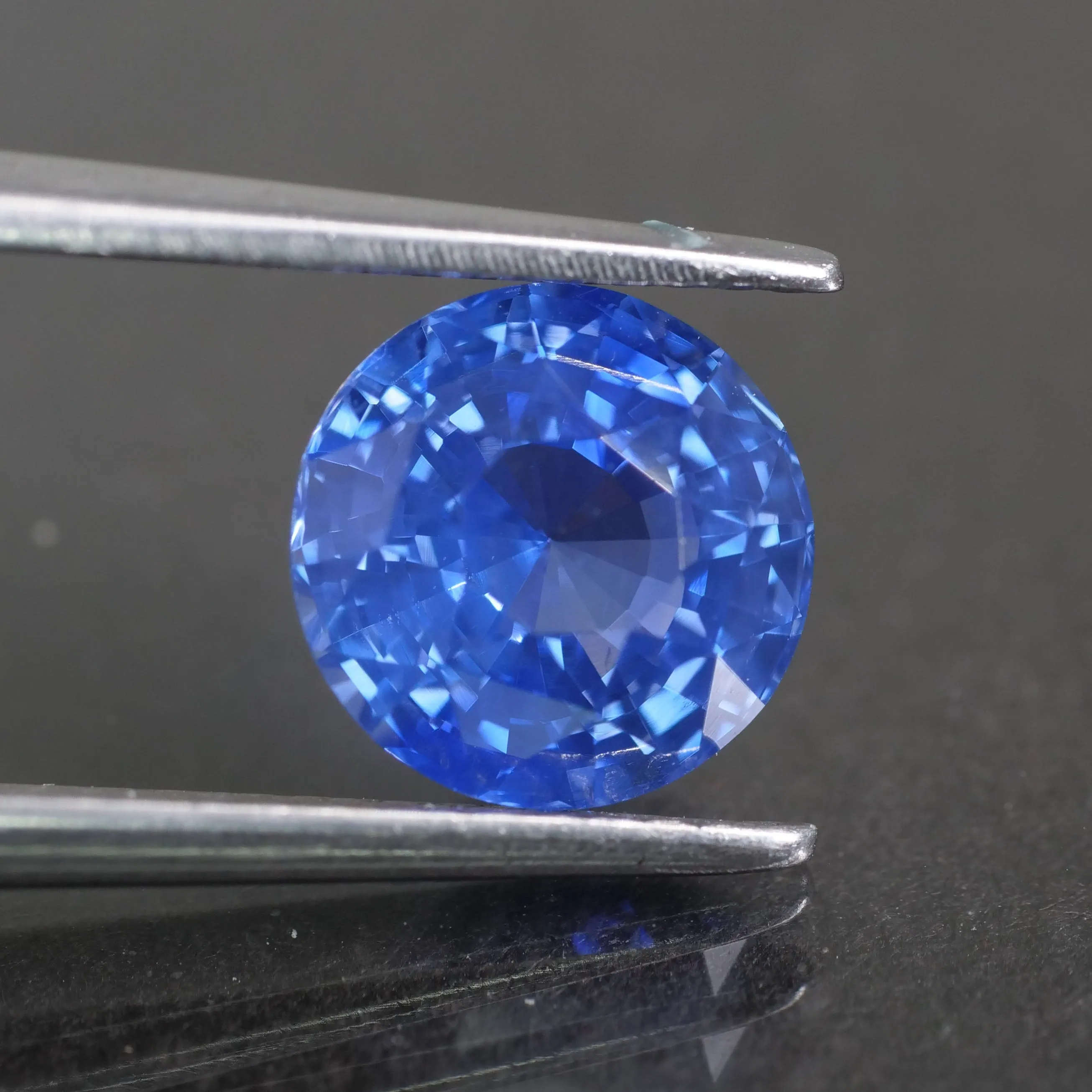 Blue Sapphire | IGI certified | natural, round cut 7.5* mm, VS, 2.3ct*, Ceylon