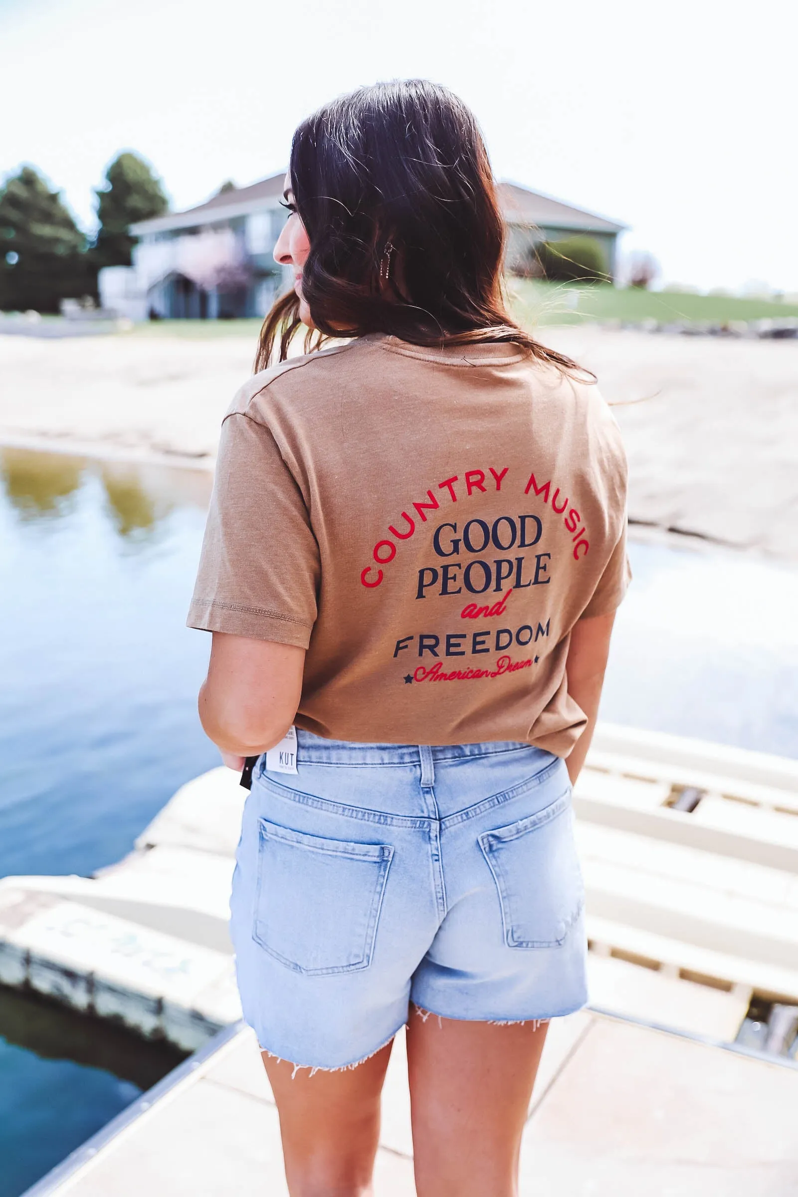 Country Music, Good People Tee