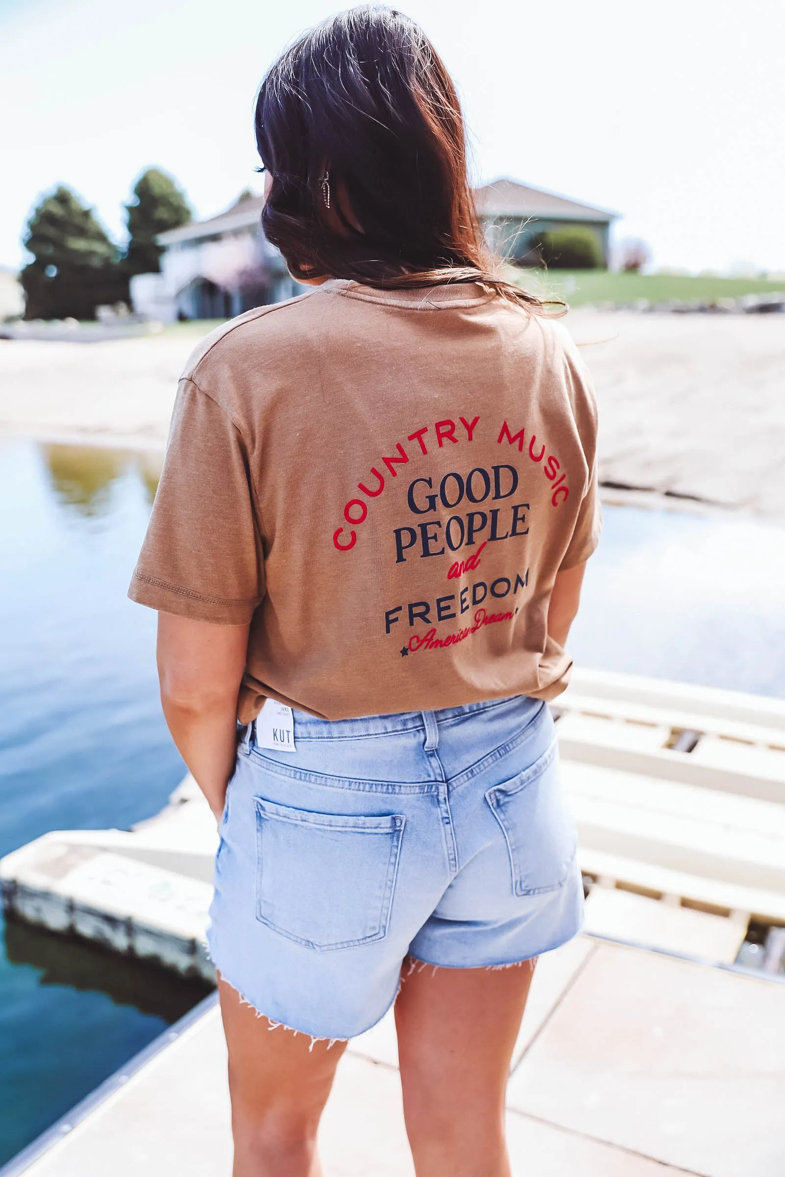 Country Music, Good People Tee