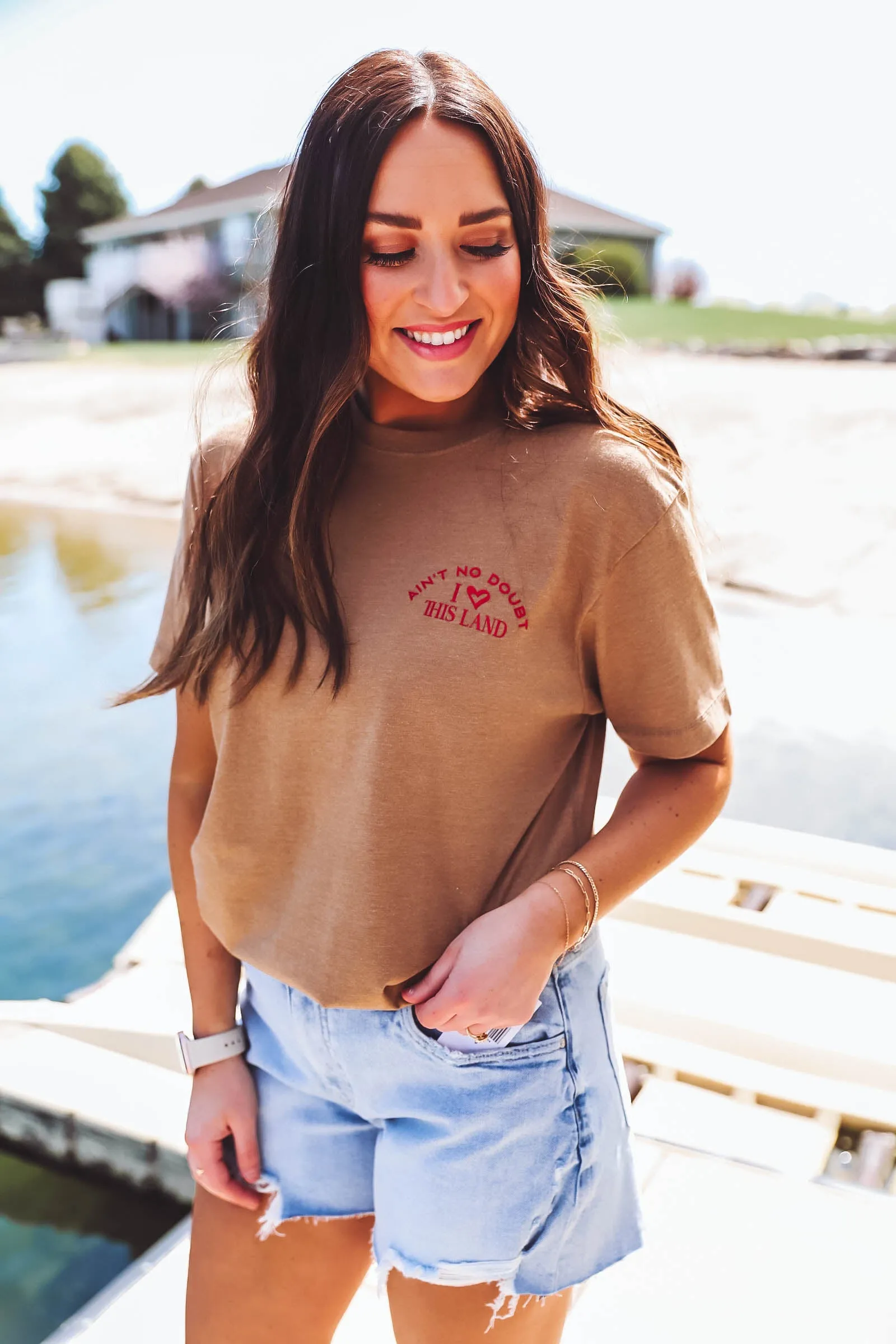 Country Music, Good People Tee