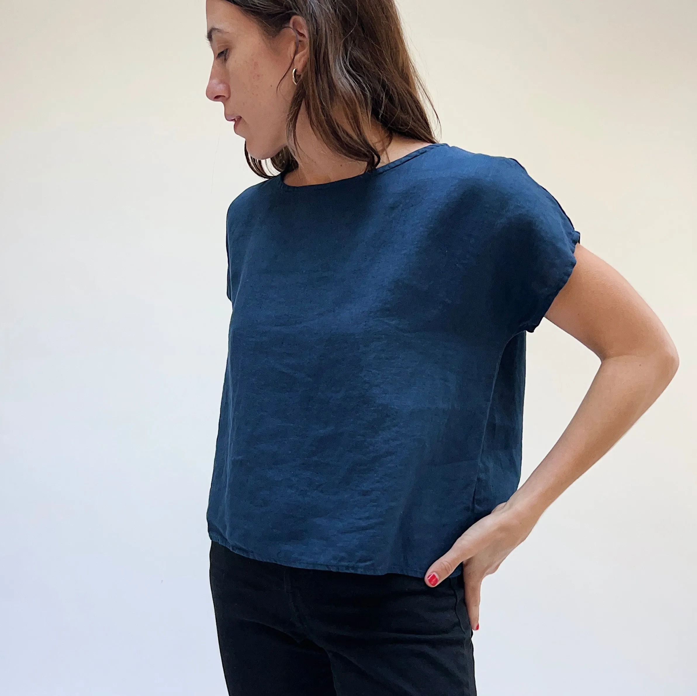 Cut Loose | High Low Linen Tee in Ink Jet