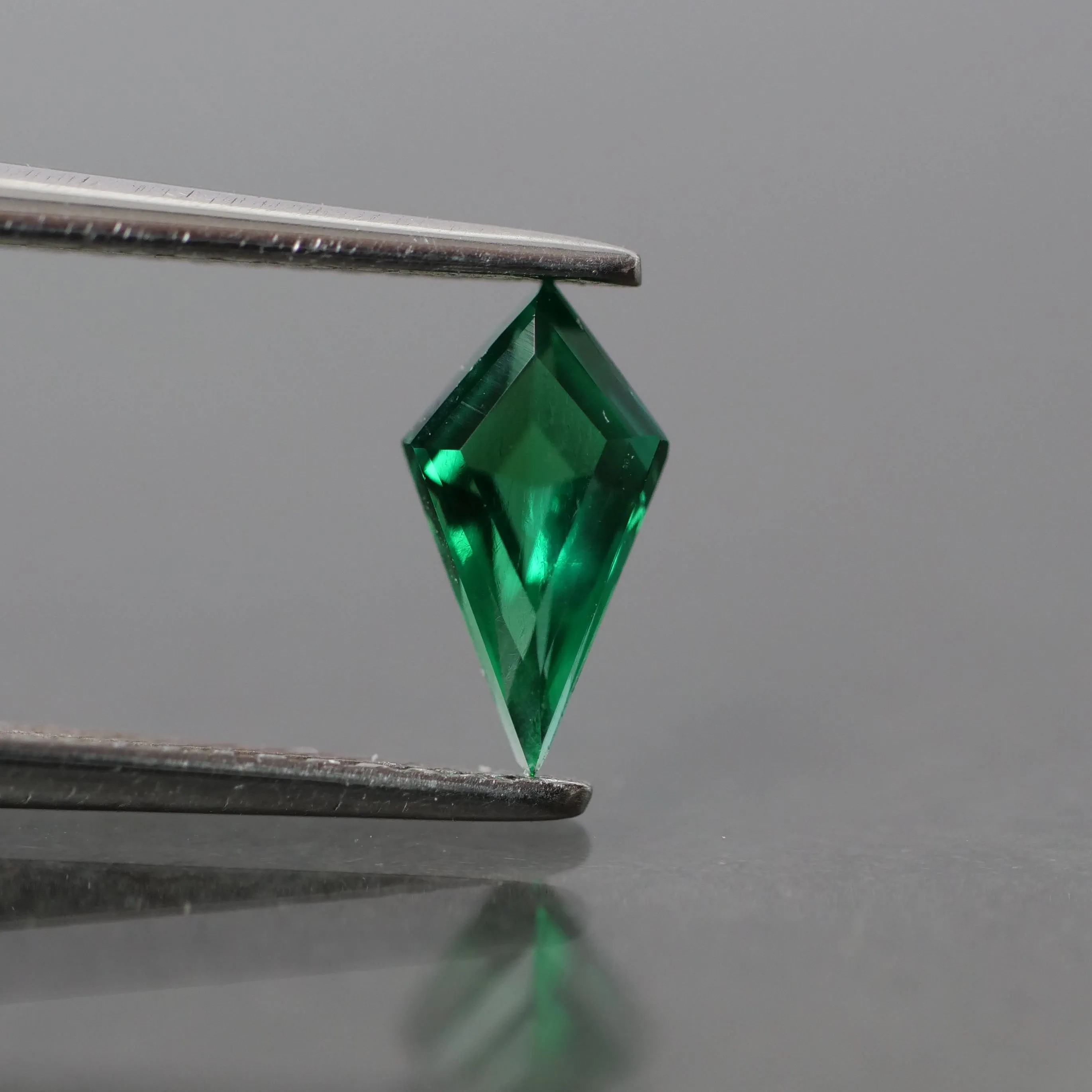 Emerald | Lab-Created Hydrothermal, kite cut 8 x 4mm, VS 0.35ct