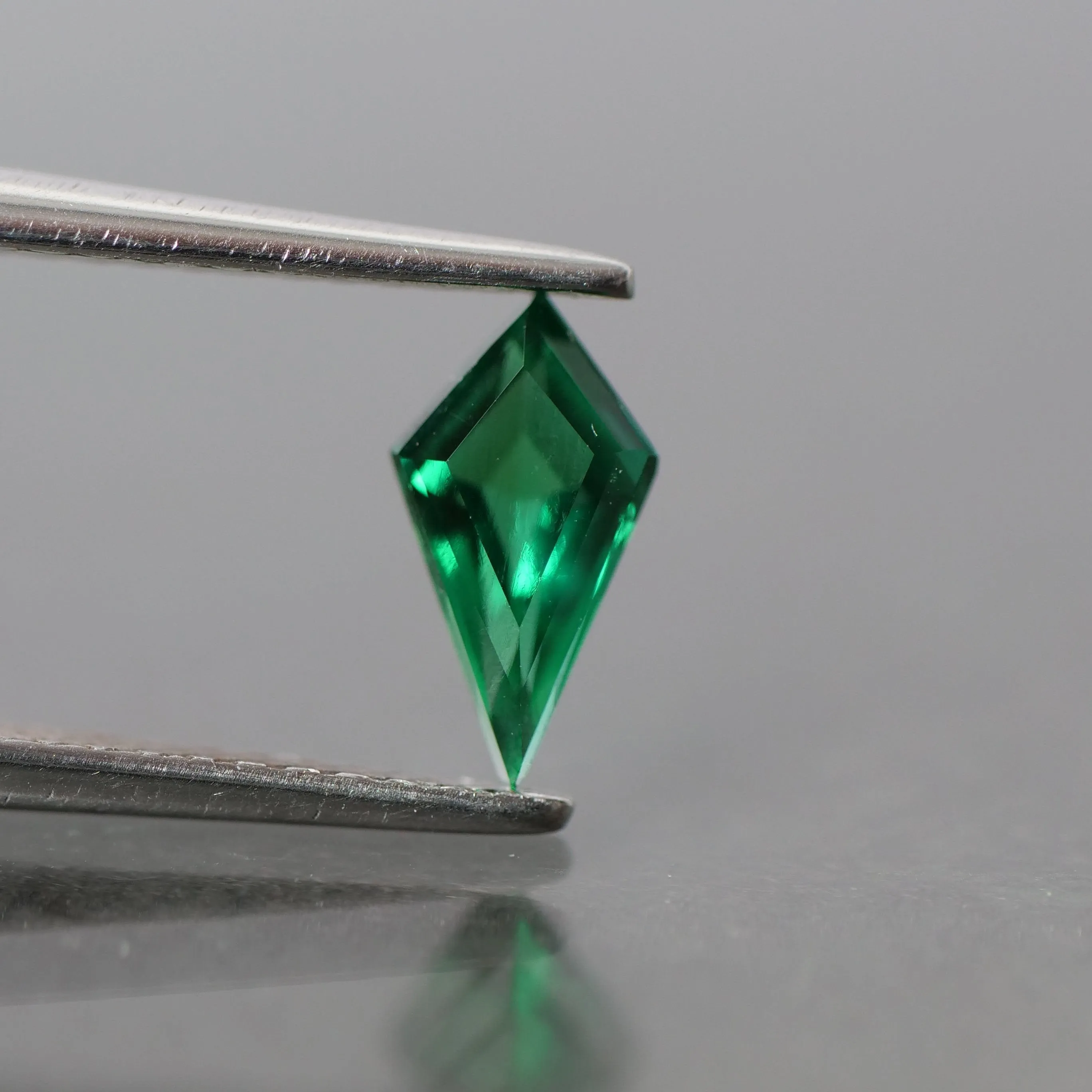 Emerald | Lab-Created Hydrothermal, kite cut 8 x 4mm, VS 0.35ct