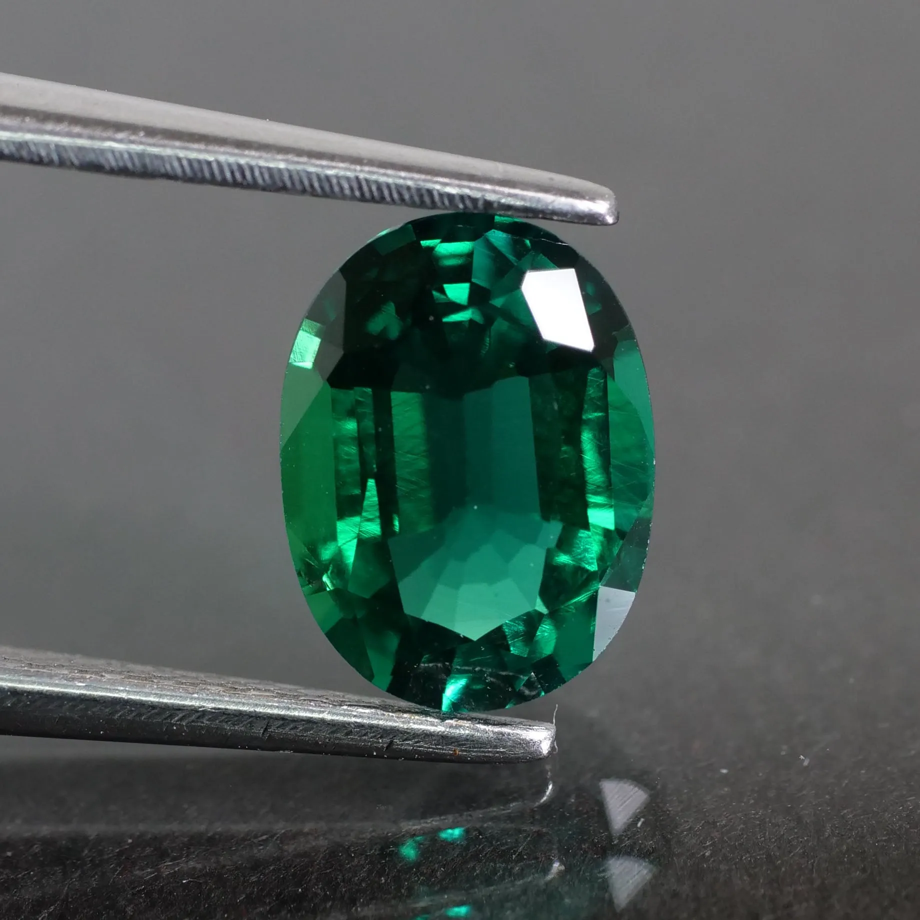 Emerald | Lab-Created Hydrothermal, oval cut 8x6mm, VS 1.1ct