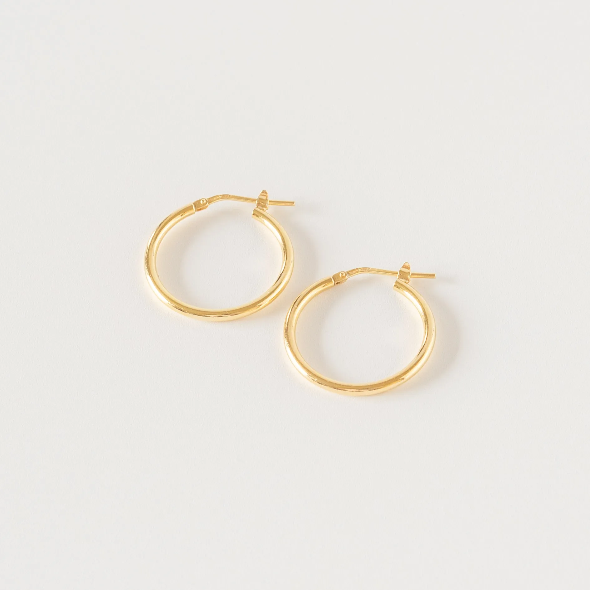 ESSENTIALS Simple Hoops (Midi)