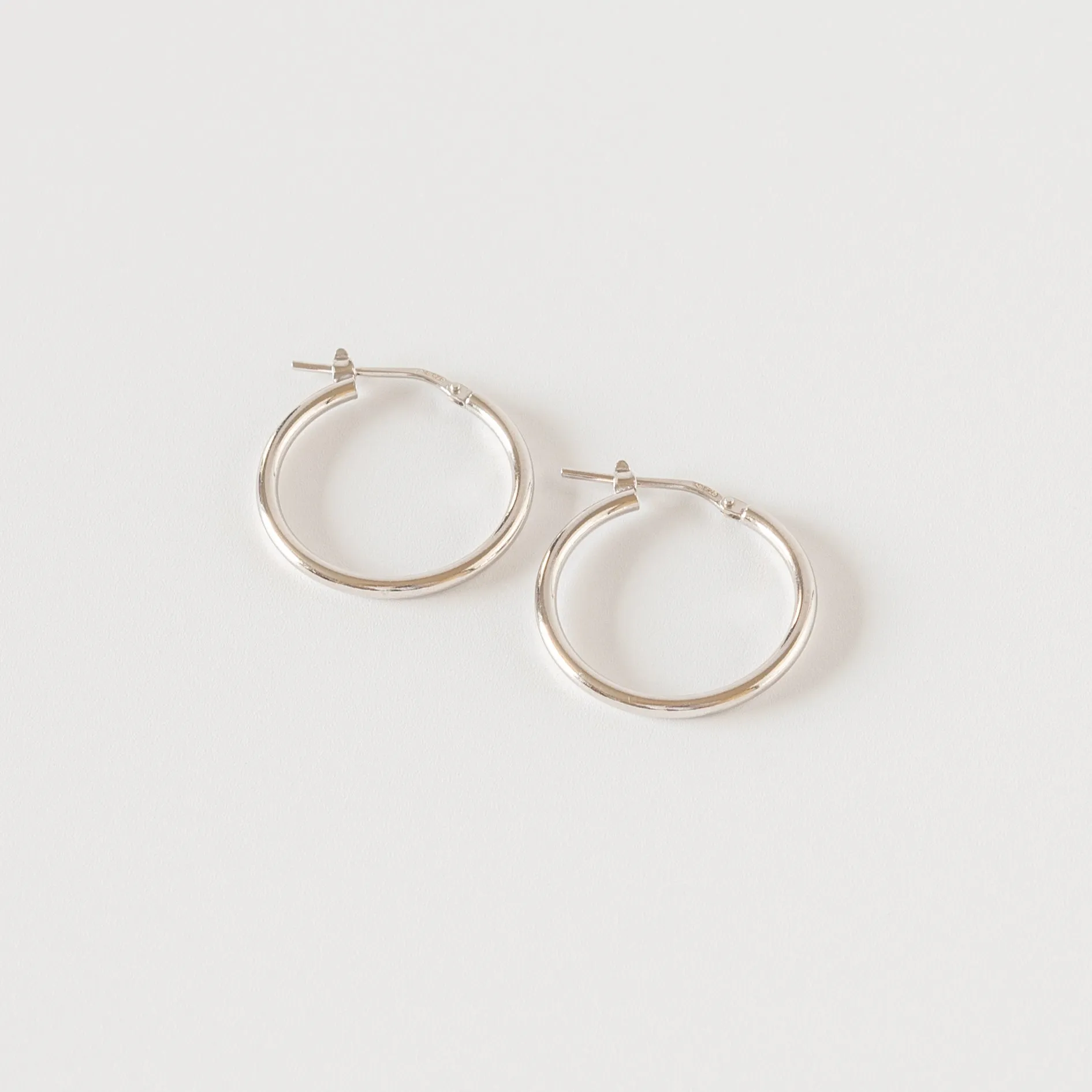 ESSENTIALS Simple Hoops (Midi)