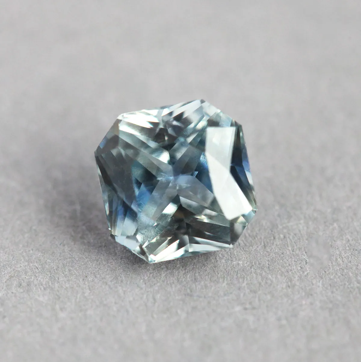 Loose 3.19 Ct Octagon Blue And Yellow Sapphire