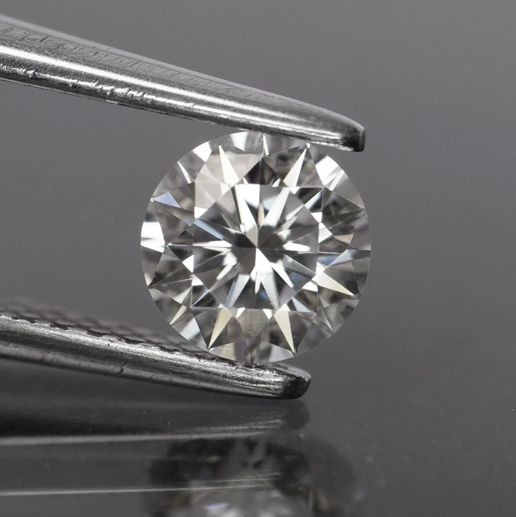 Moissanite | round cut 6mm, G color, VS, 0.8 ct