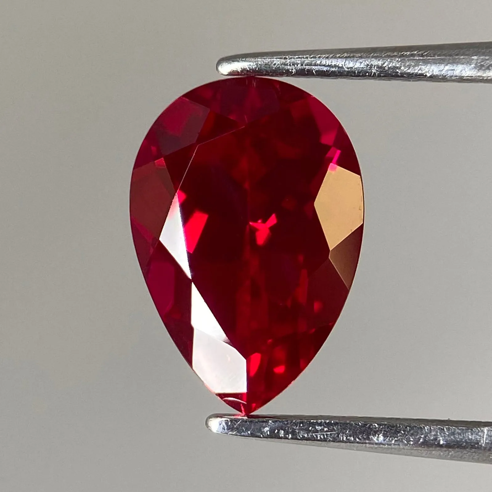 Ruby | IGI certified | Lab created, pear cut 10x7 mm, *2.60 ct