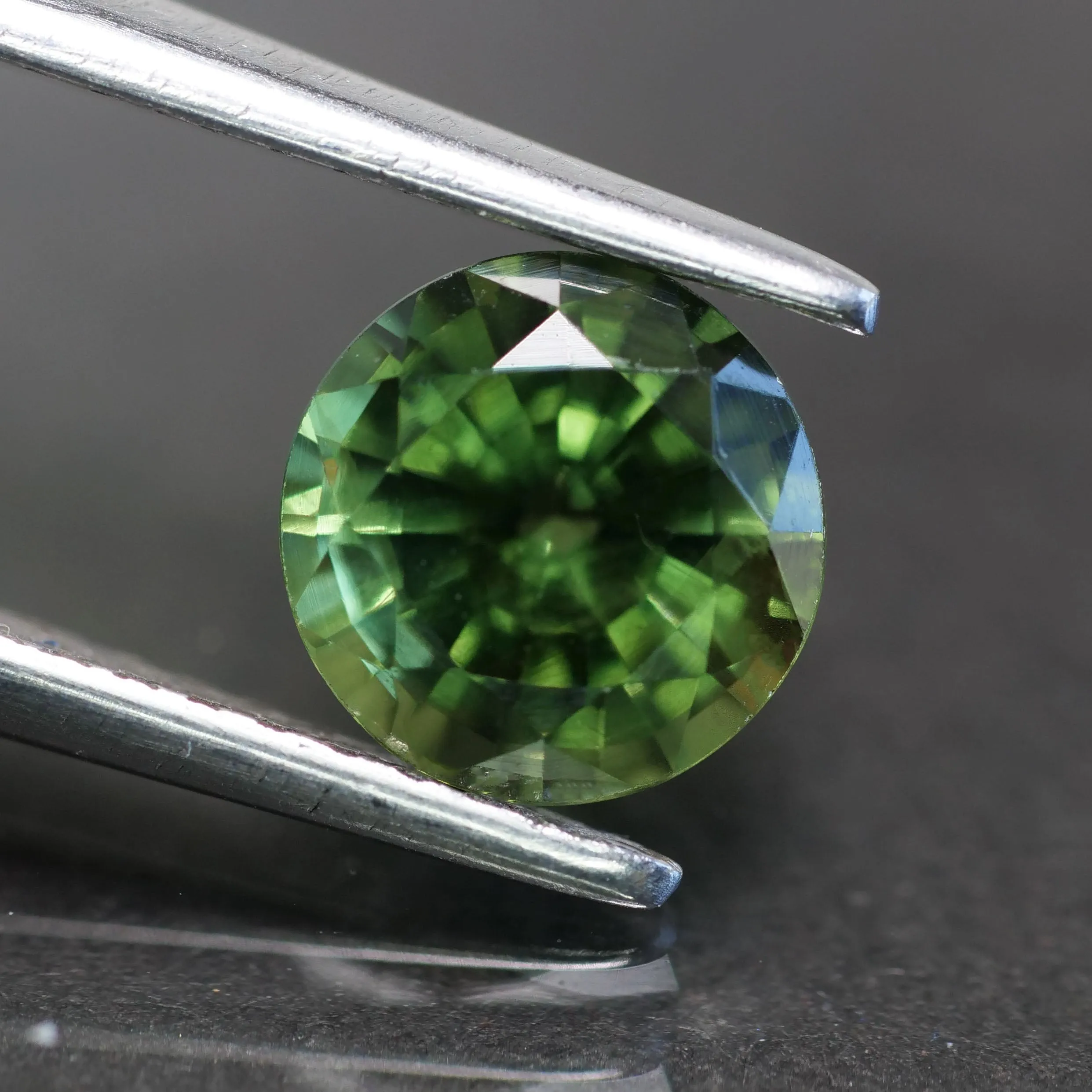 Sapphire | natural, green, round cut 6mm, 1 ct, Thailand