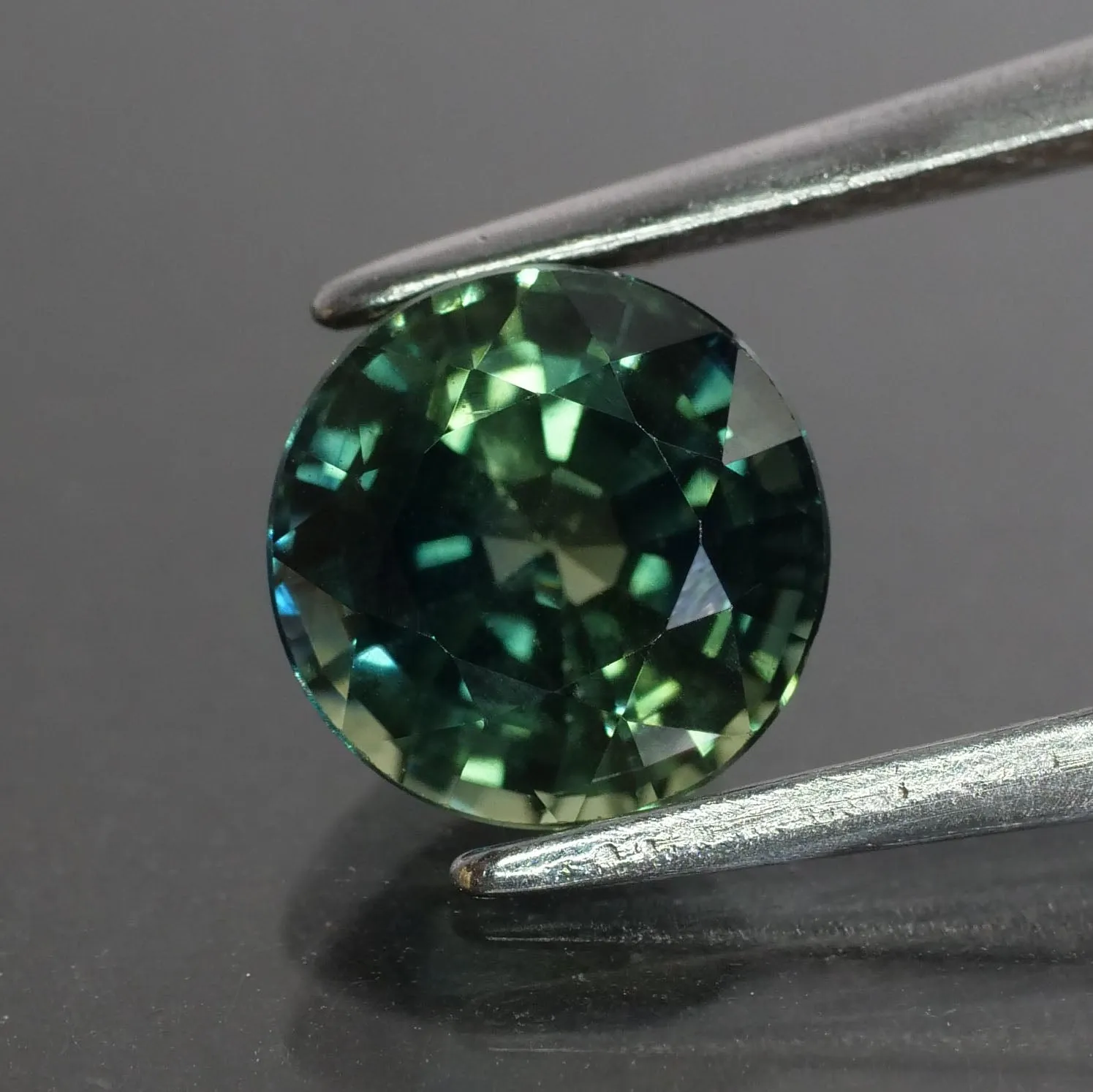 Sapphire Teal | IGI certified | natural, greenish blue, round cut 6.5 mm, 1.44ct