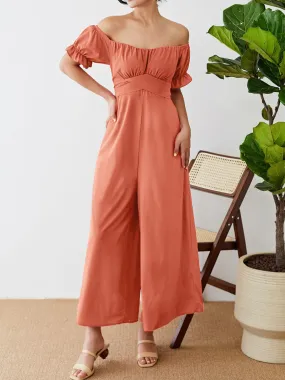 Schulterfreier Jumpsuit mit kurzen Ärmeln und weitem Bein