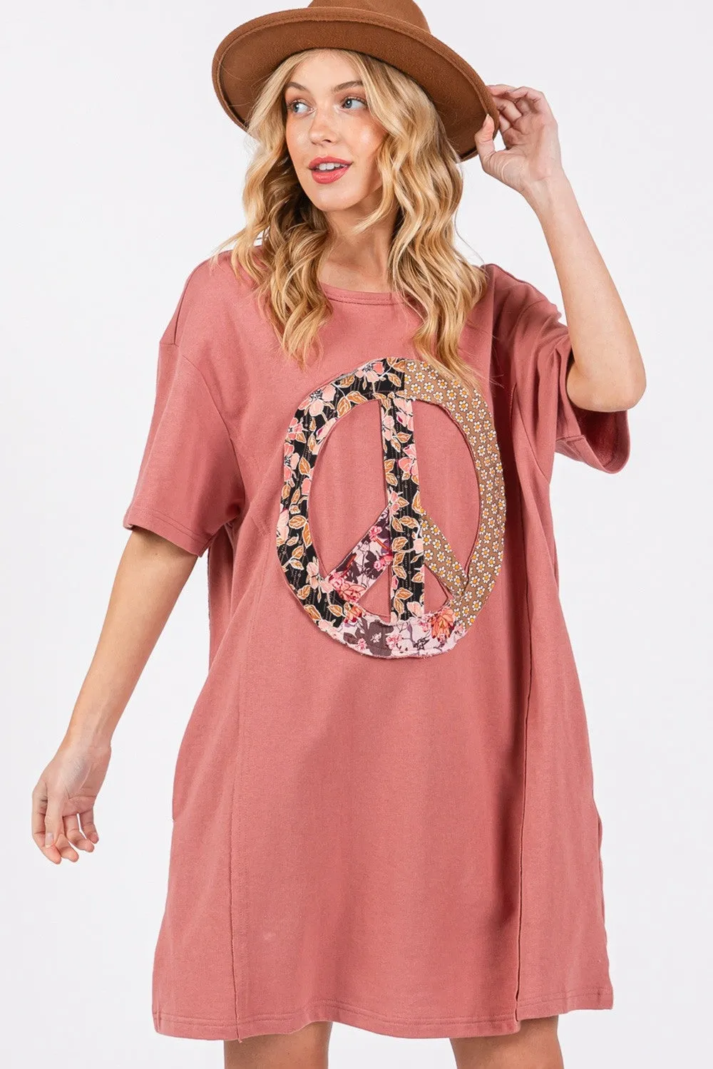 Sunset Vacation Plus Size Peace Sign Applique Short Sleeve Tee Dress