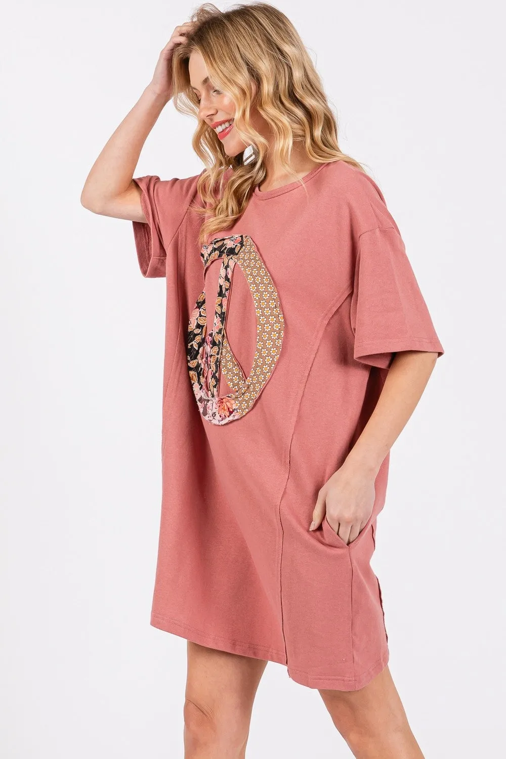 Sunset Vacation Plus Size Peace Sign Applique Short Sleeve Tee Dress