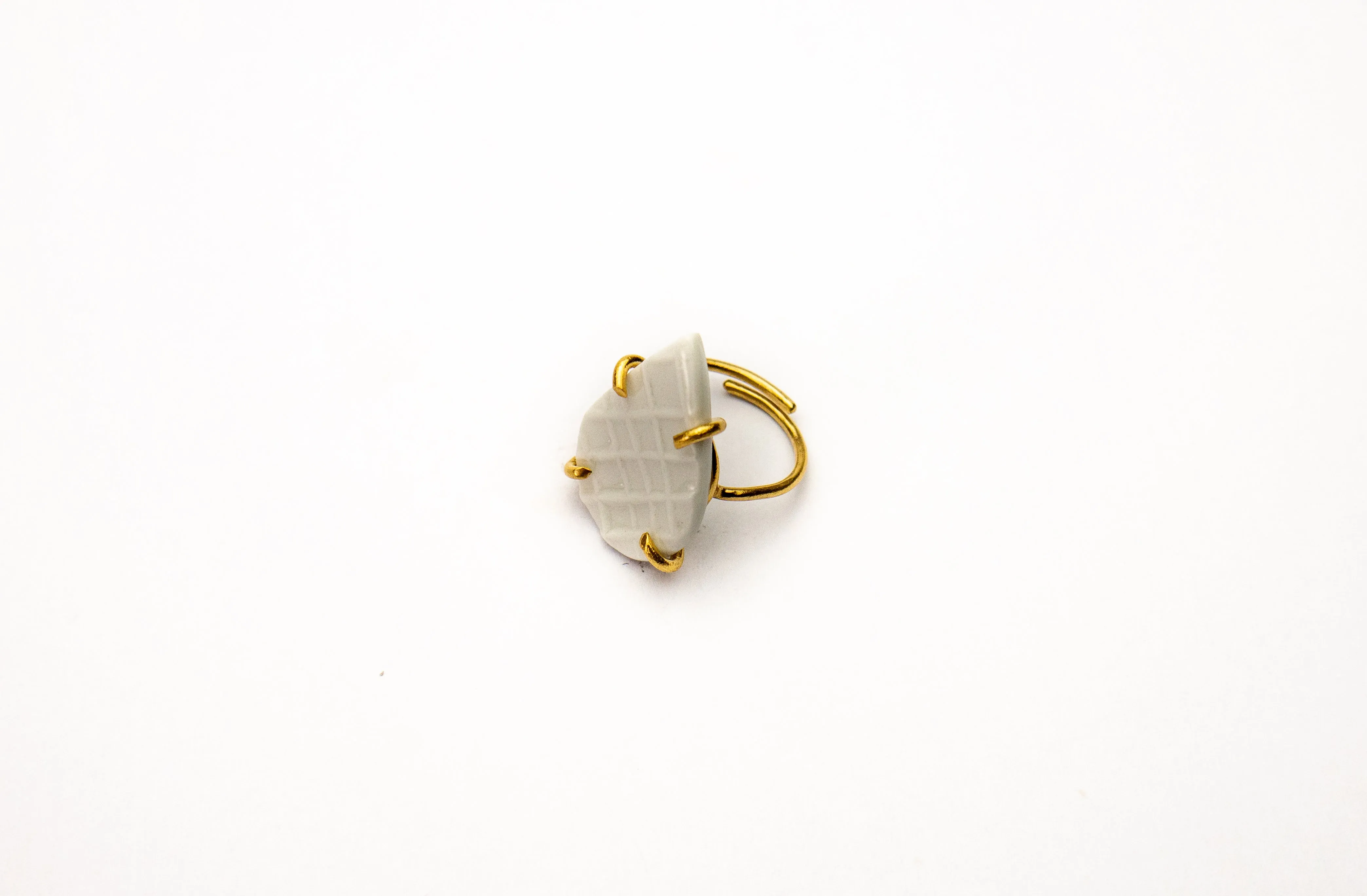 Teardrop Porcelain Ring. Goldplated