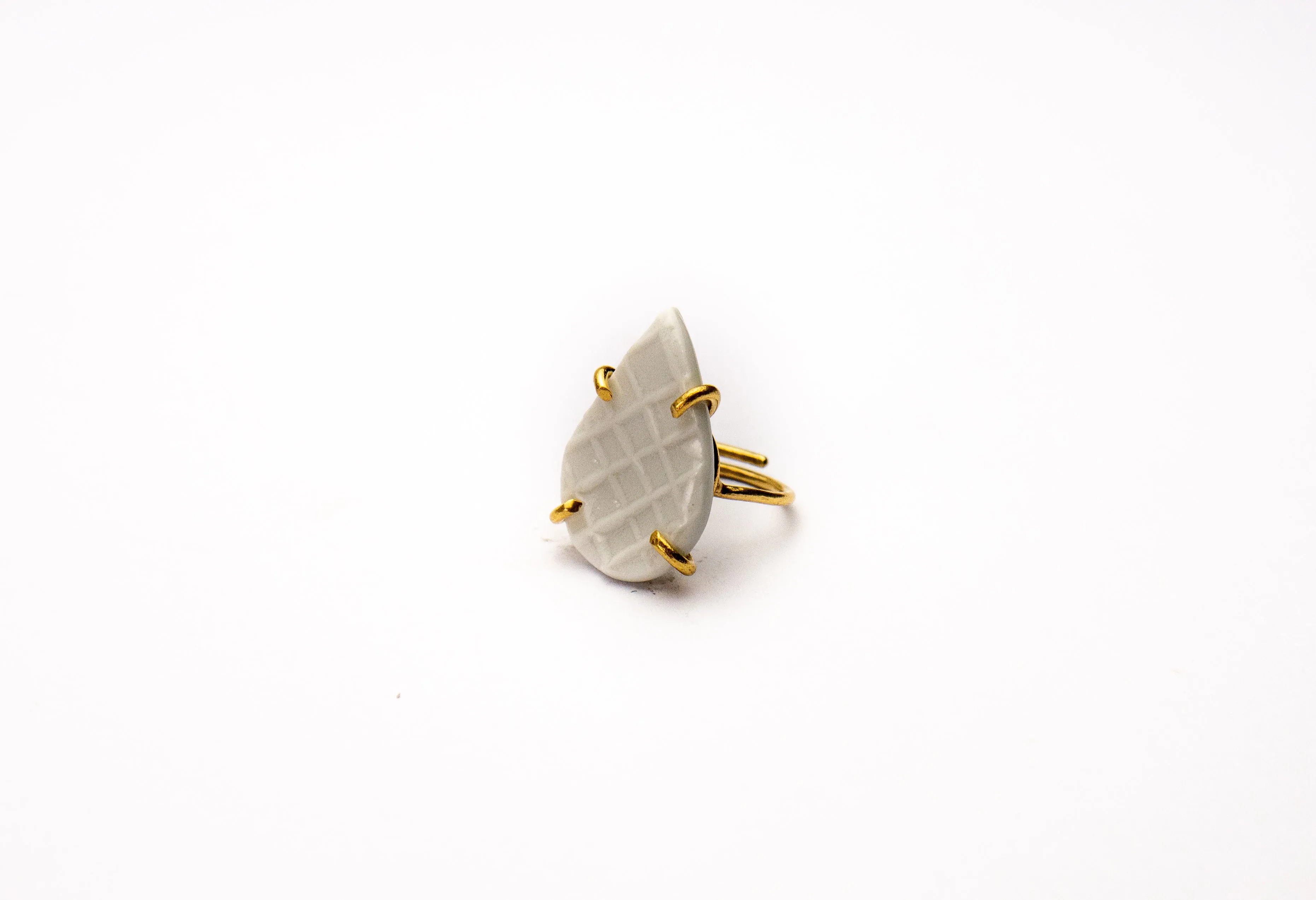 Teardrop Porcelain Ring. Goldplated