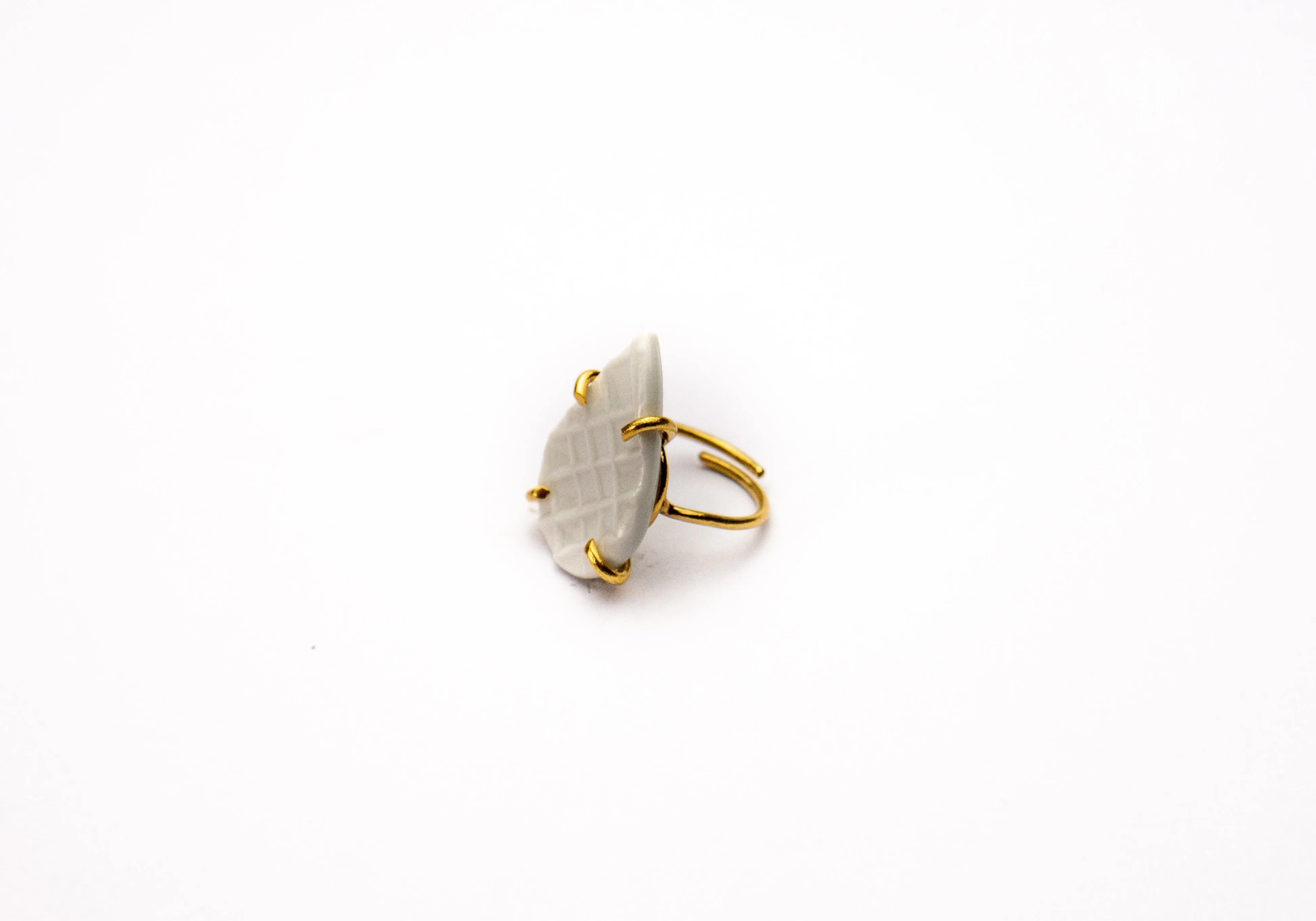 Teardrop Porcelain Ring. Goldplated